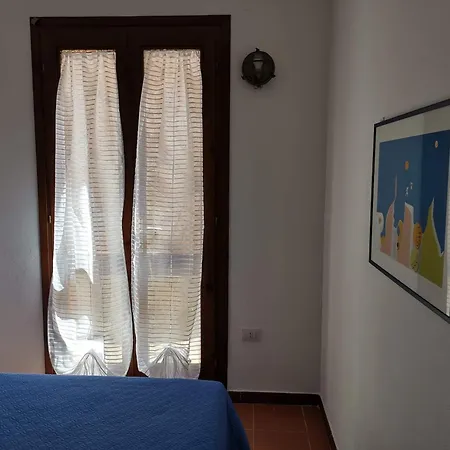 Casa Ruja - *